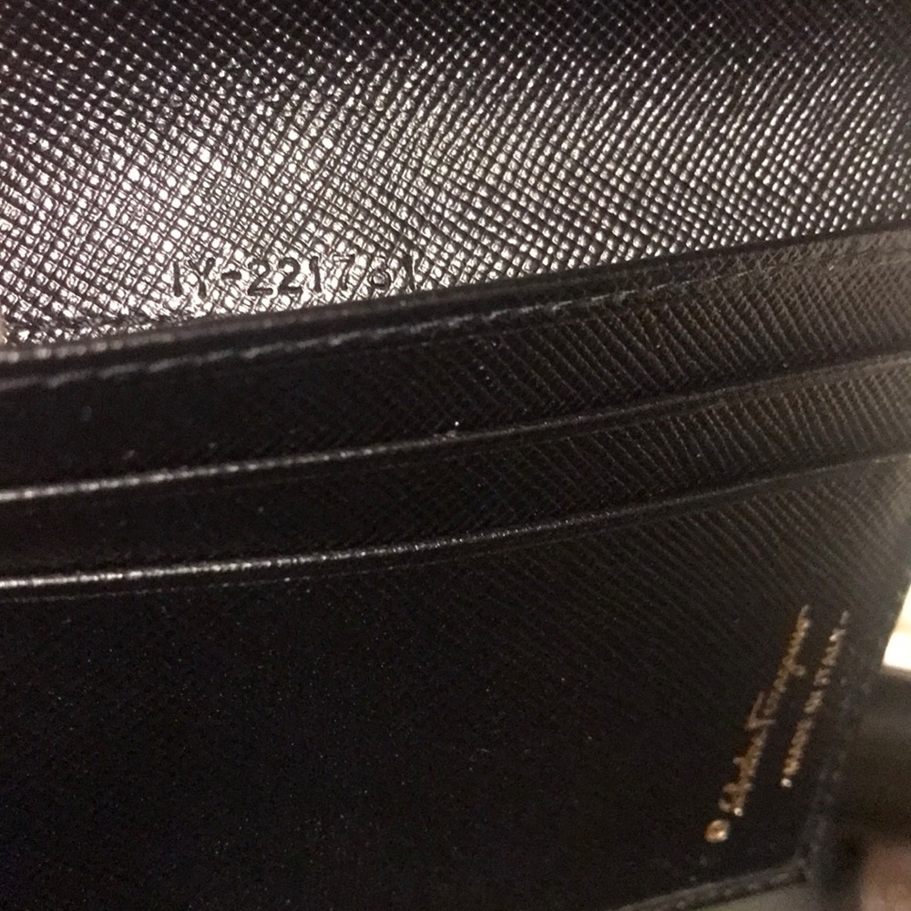 💕Preloved Salvatore Ferragamo Compact Wallet 💝🎁 - Picture 9 of 9